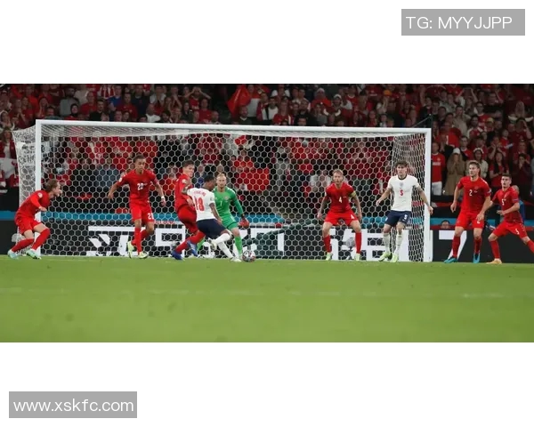 实时足球比分数据分析与预测技巧分享，助你掌握比赛动态与投注策略